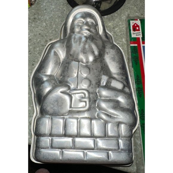 3D Cake Pan Mold Aluminum Christmas Celebration Brownies Santa Claus on Chimney - Picture 4 of 4